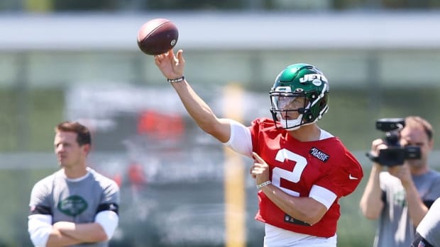 Jets QB Zach Wilson throwing in practice